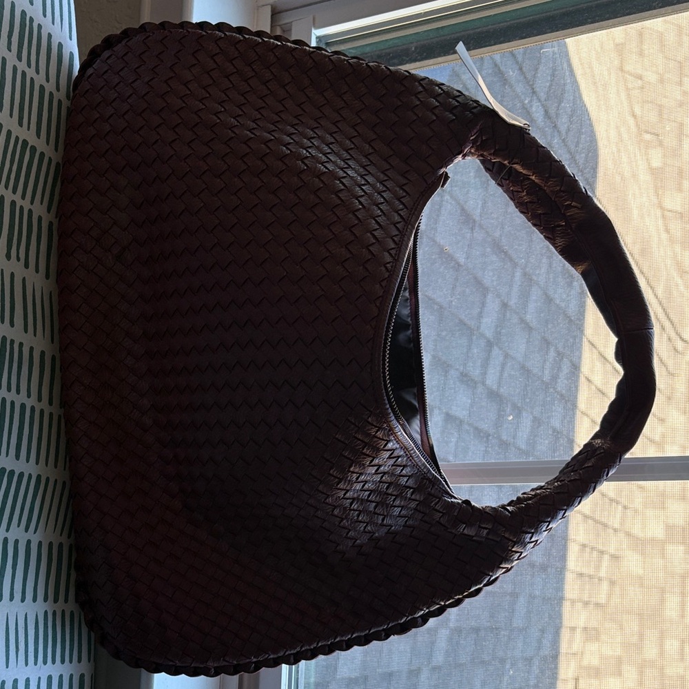 Chic Woven Hobo Bag in Rich burgendy